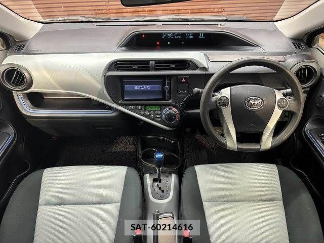 Toyota AQUA 2014-01 8795260-1
