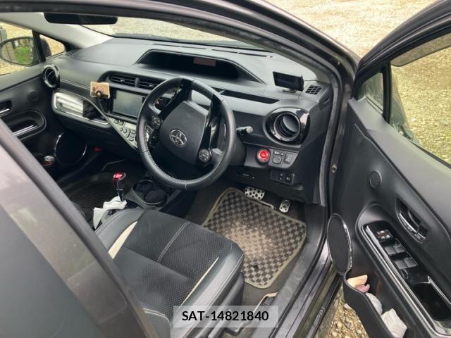 Toyota AQUA 2016-04 8795259-15