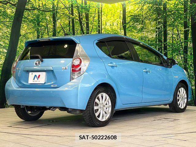 Toyota AQUA 2014-02 8795261-16