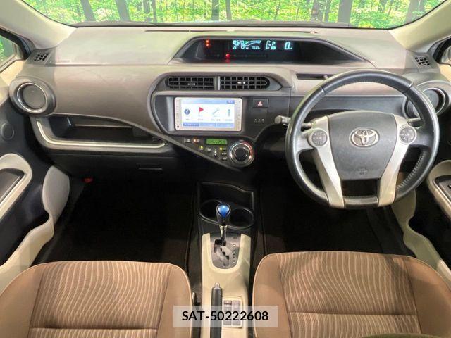 Toyota AQUA 2014-02 8795261-1