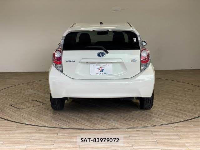Toyota AQUA 2013-06 8795256-11