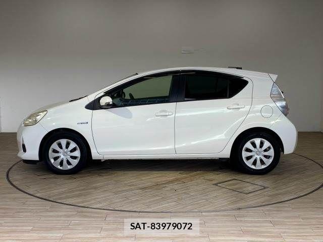Toyota AQUA 2013-06 8795256-12