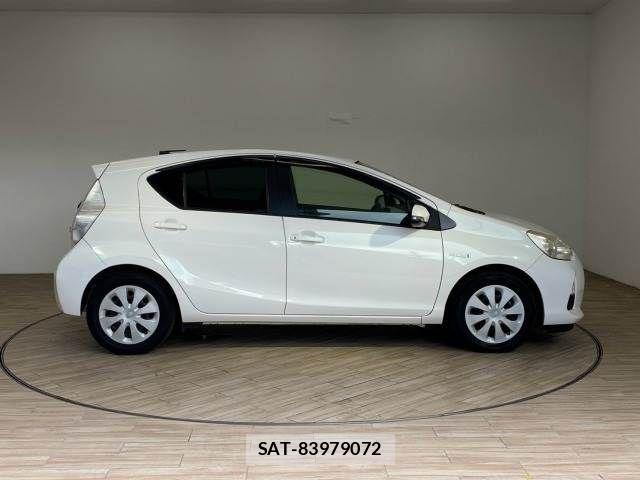 Toyota AQUA 2013-06 8795256-13
