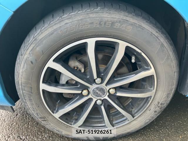 Toyota AQUA 2013-05 8795273-16