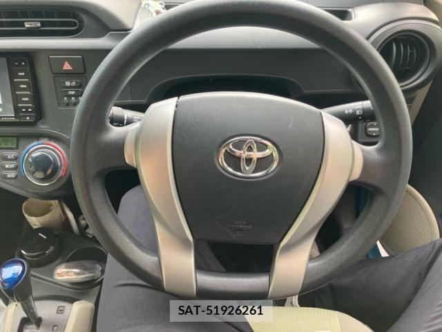 Toyota AQUA 2013-05 8795273-18