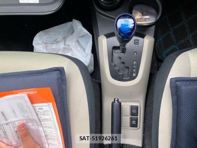 Toyota AQUA 2013-05 8795273-24