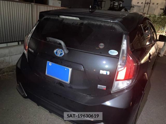 Toyota AQUA 2015-11 8795264-3
