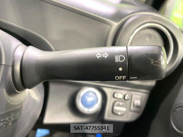 Toyota AQUA 2013-11 8795249-6