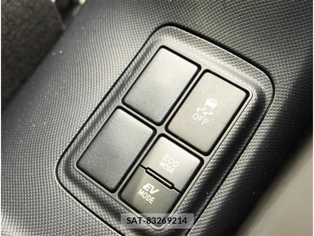 Toyota AQUA 2020-10 8795248-9