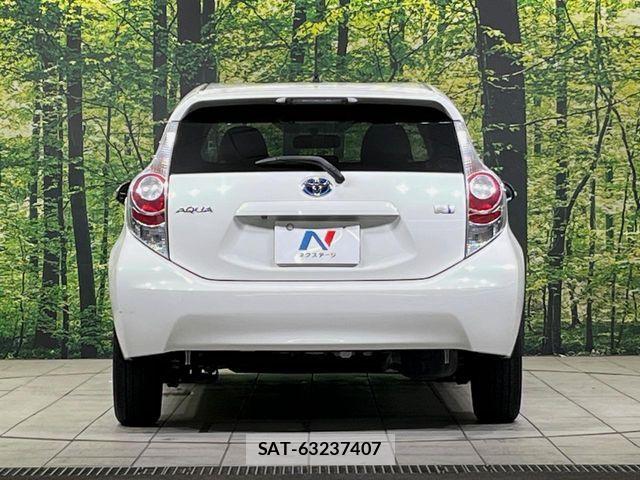 Toyota AQUA 2013-09 8795253-14