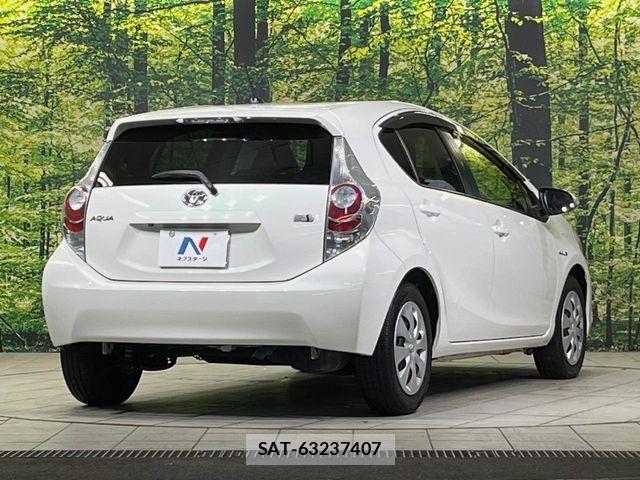 Toyota AQUA 2013-09 8795253-16