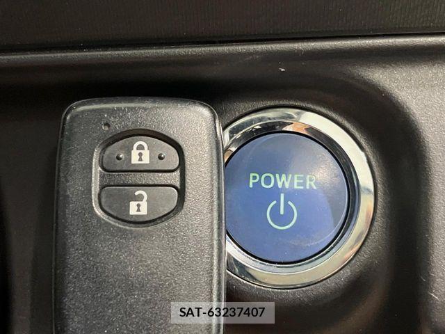 Toyota AQUA 2013-09 8795253-4