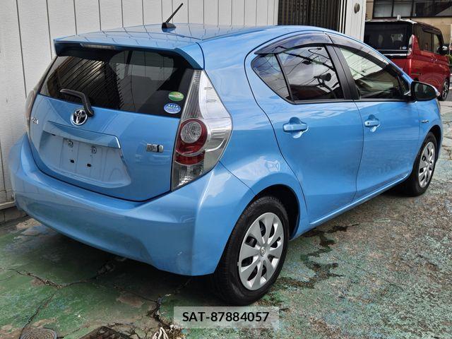 Toyota AQUA 2014-09 8795263-1