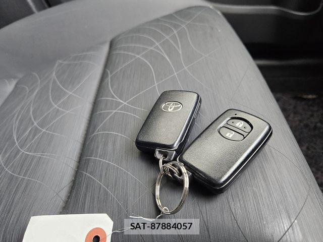 Toyota AQUA 2014-09 8795263-25