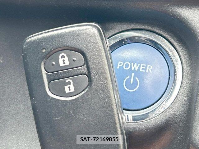 Toyota AQUA 2017-11 8795245-6