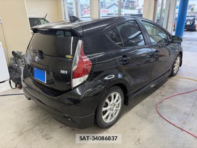 Toyota AQUA 2015-01 8795269-2