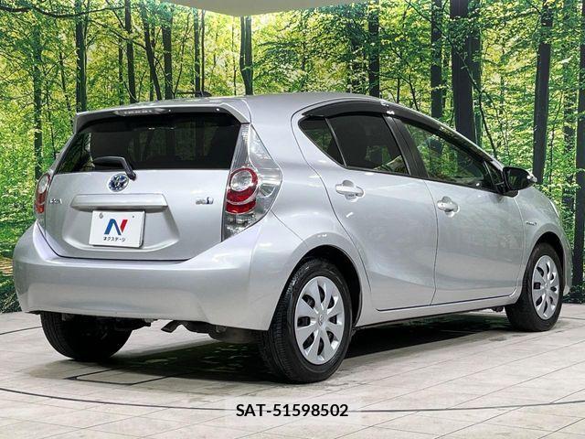 Toyota AQUA 2014-06 8795250-16