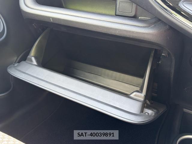 Toyota AQUA 2019-02 8795243-10