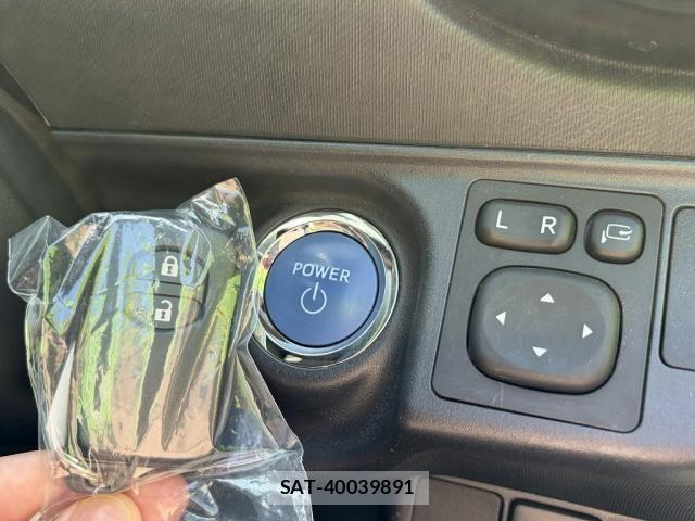 Toyota AQUA 2019-02 8795243-13