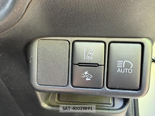 Toyota AQUA 2019-02 8795243-14