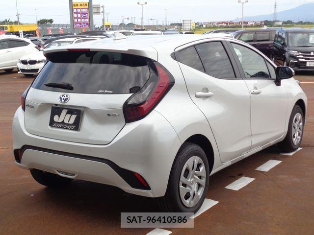 Toyota AQUA 2025-05 8795230-2