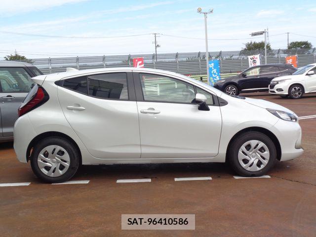 Toyota AQUA 2025-05 8795230-4