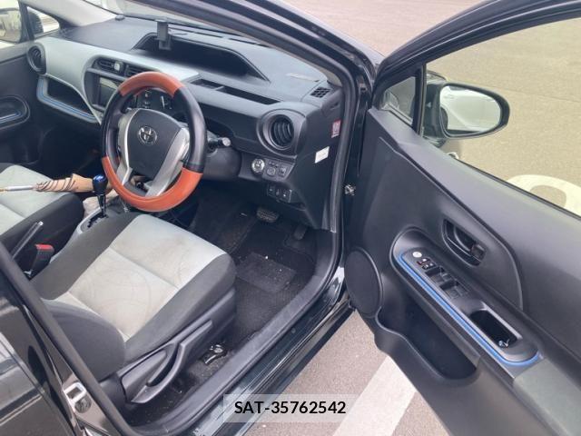 Toyota AQUA 2014-07 8795266-11