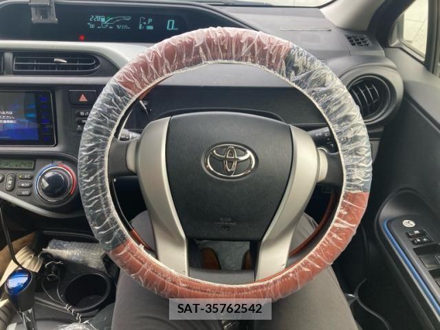Toyota AQUA 2014-07 8795266-15