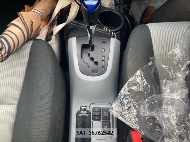Toyota AQUA 2014-07 8795266-17
