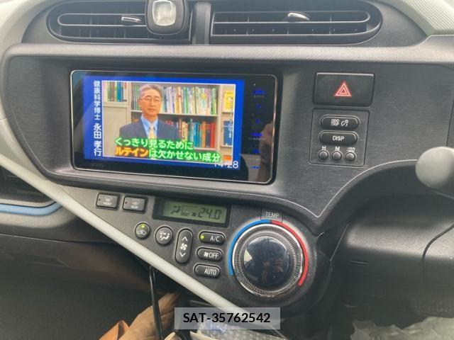 Toyota AQUA 2014-07 8795266-18