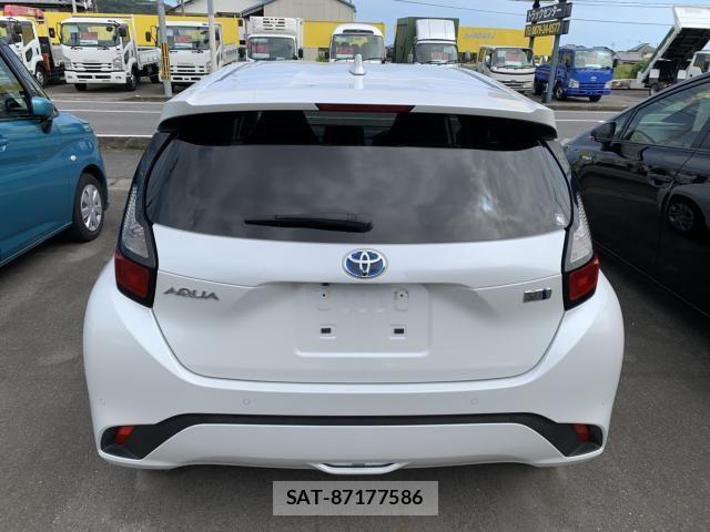 Toyota AQUA 2022-09 8795244-4