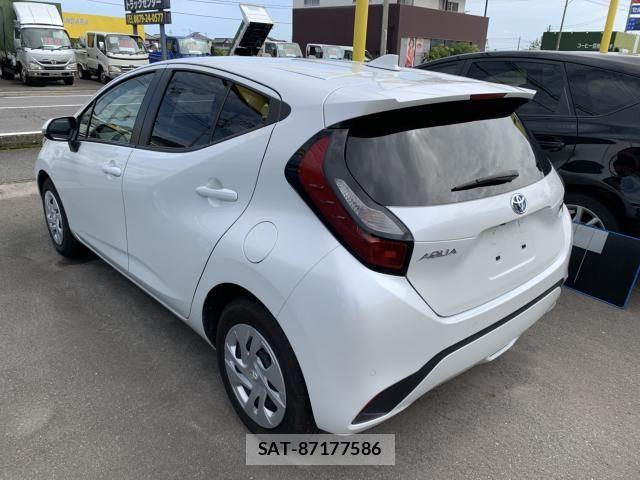 Toyota AQUA 2022-09 8795244-5