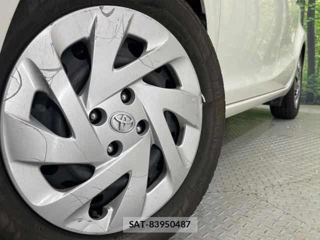 Toyota AQUA 2018-01 8795241-12