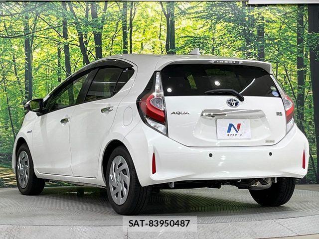Toyota AQUA 2018-01 8795241-16