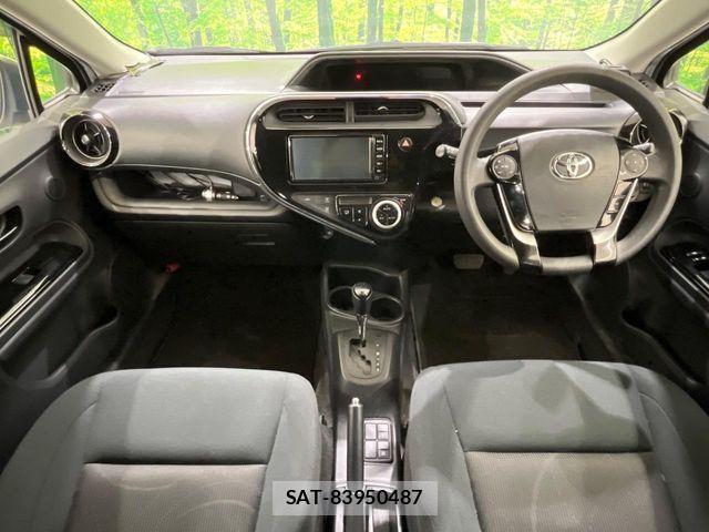 Toyota AQUA 2018-01 8795241-1