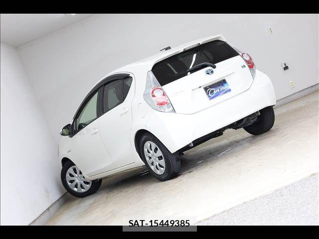 Toyota AQUA 2013-11 8795268-10