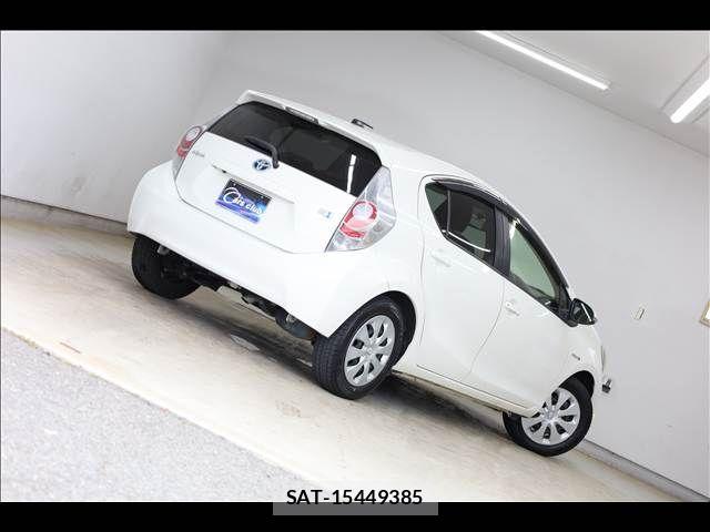 Toyota AQUA 2013-11 8795268-11