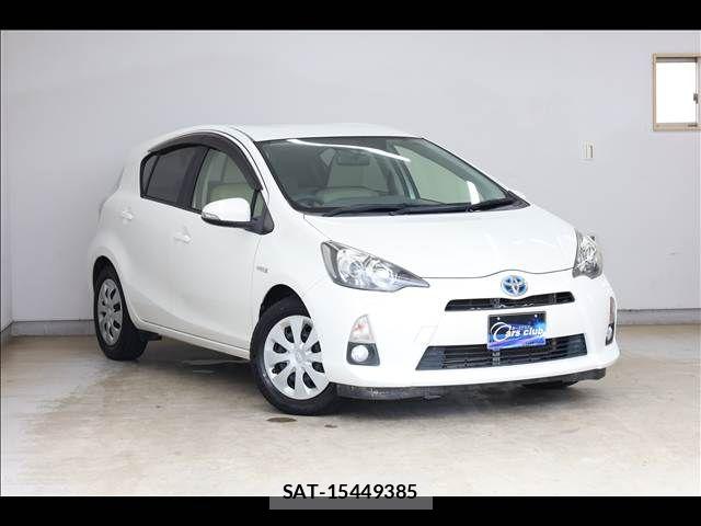 Toyota AQUA 2013-11 8795268-1