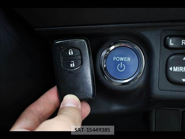 Toyota AQUA 2013-11 8795268-3