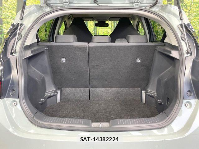 Toyota AQUA 2022-08 8795242-9
