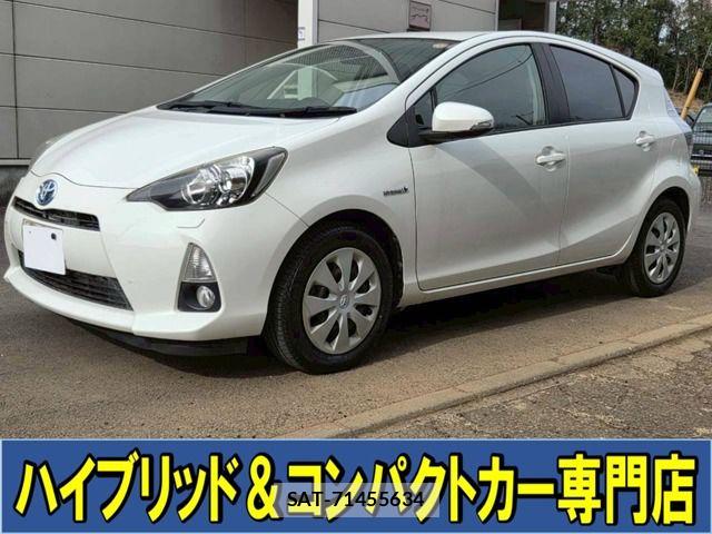 Toyota AQUA 2013-03 8827821-0