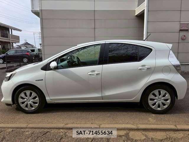 Toyota AQUA 2013-03 8827821-9