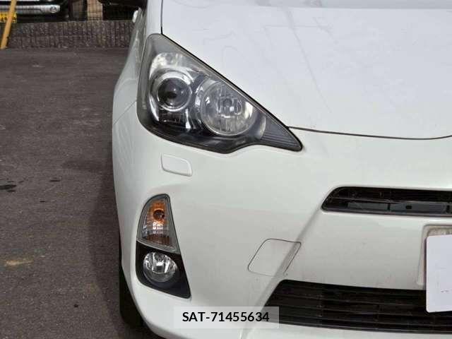 Toyota AQUA 2013-03 8827821-11