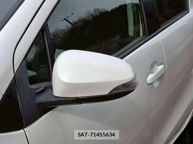 Toyota AQUA 2013-03 8827821-16