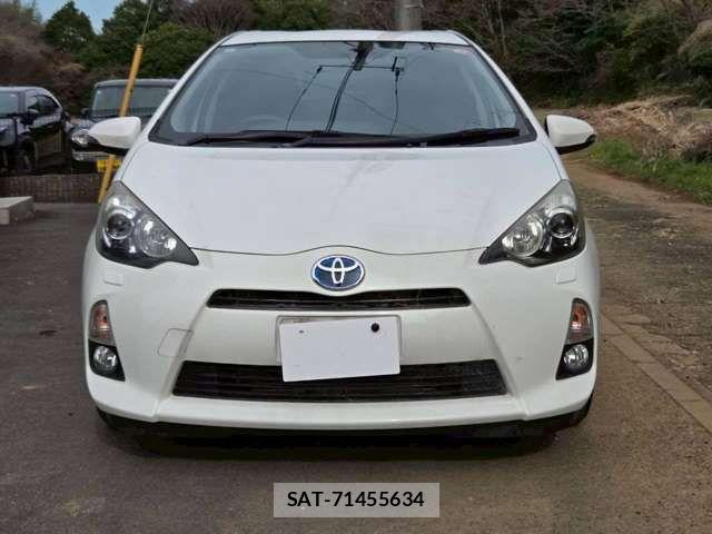 Toyota AQUA 2013-03 8827821-4