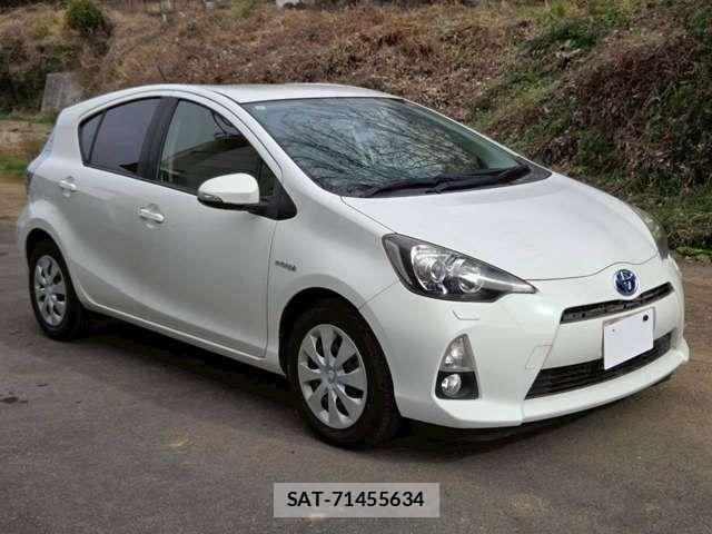 Toyota AQUA 2013-03 8827821-5