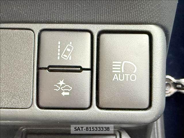 Toyota AQUA 2018-12 8827818-3