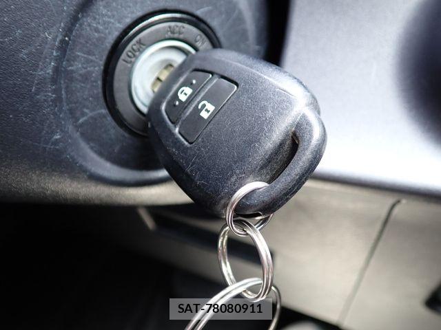 Toyota AQUA 2021-06 8827798-9