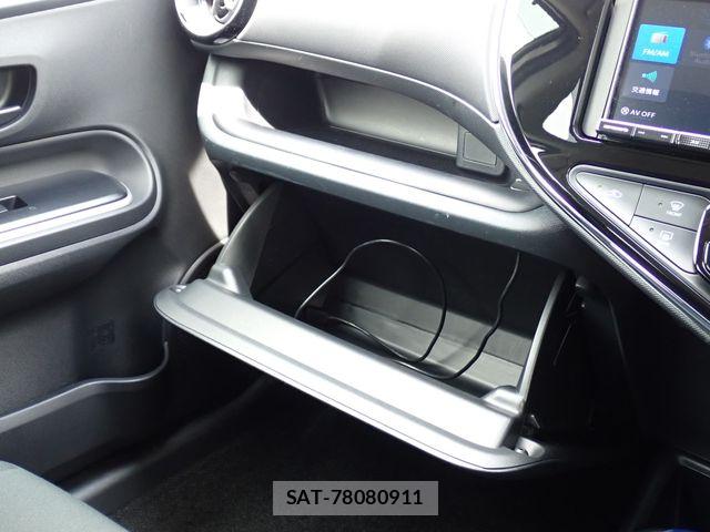 Toyota AQUA 2021-06 8827798-15