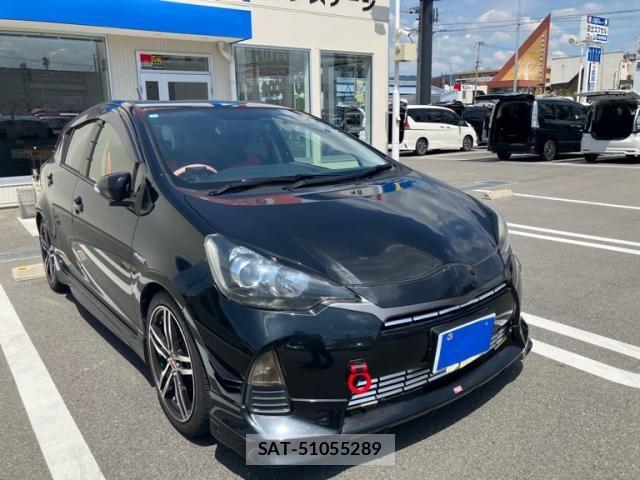 Toyota AQUA 2014-03 8827832-1